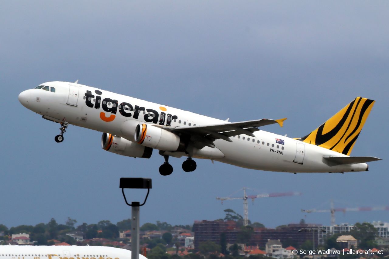 VH-VNK · Airbus A320-232 · (SYD / YSSY)