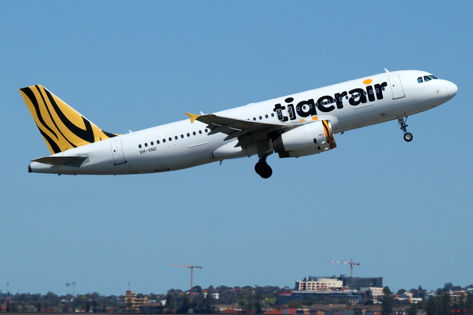 VH-VNO · Airbus A320-232 · (SYD / YSSY)