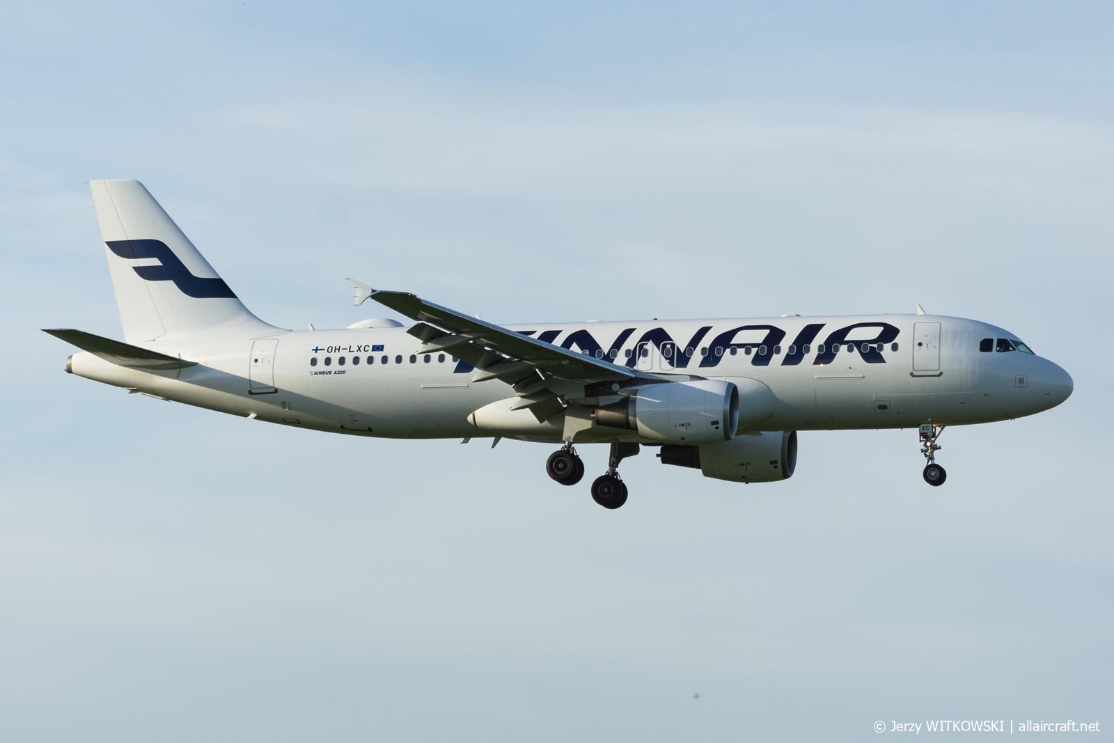 OH-LXC · Airbus A320-214 · (WAW / EPWA)