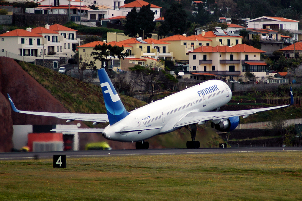 OH-LBT · Boeing 757-2Q8(WL) · (FNC / LPMA)