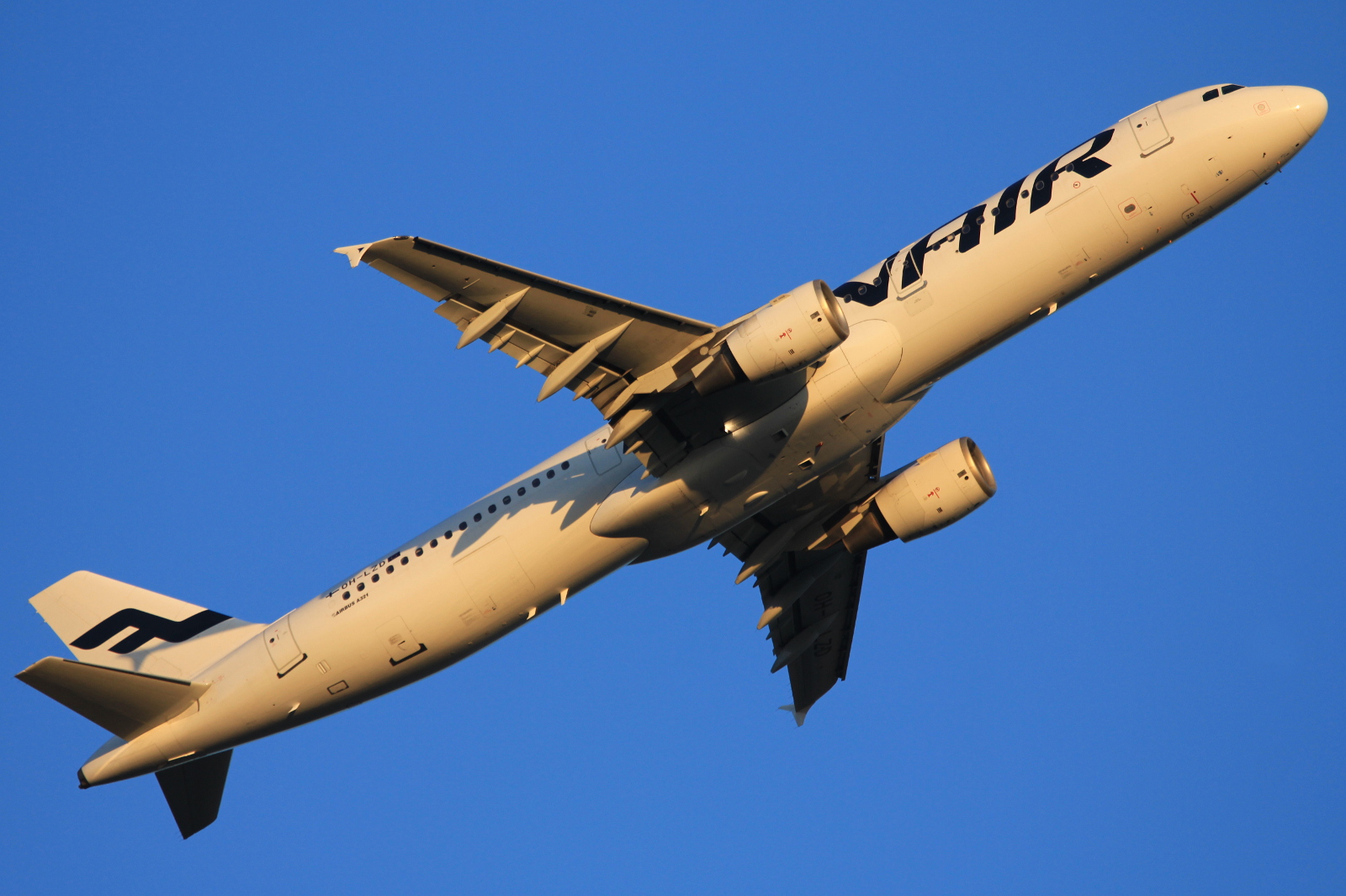 OH-LZD · Airbus A321-211 · (FCO / LIRF)
