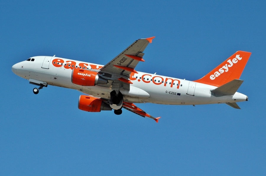 G-EZDZ · Airbus A319-111 · (FAO / LPFR)
