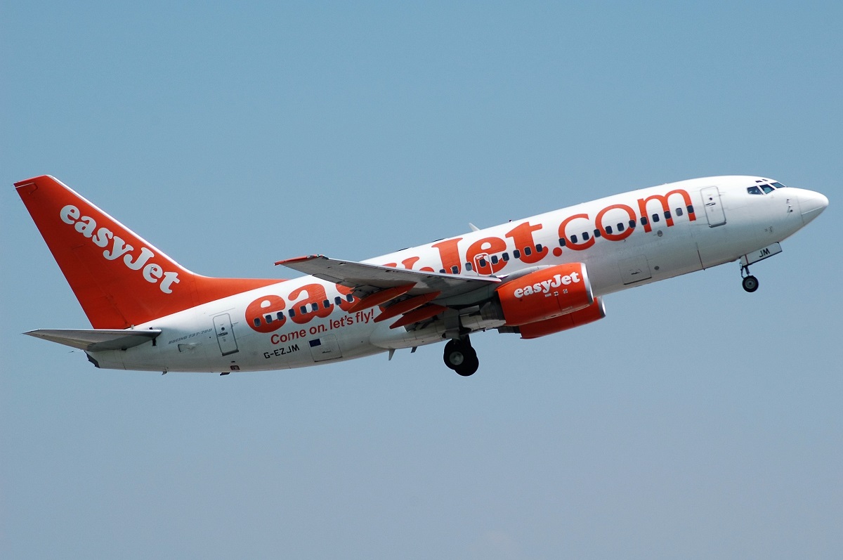 G-EZJM · Boeing 737-73V · (LIS / LPPT)