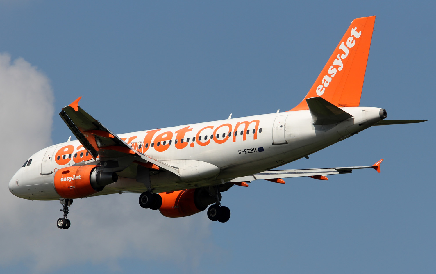 G-EZBU · Airbus A319-111 · (LYS / LFLL)
