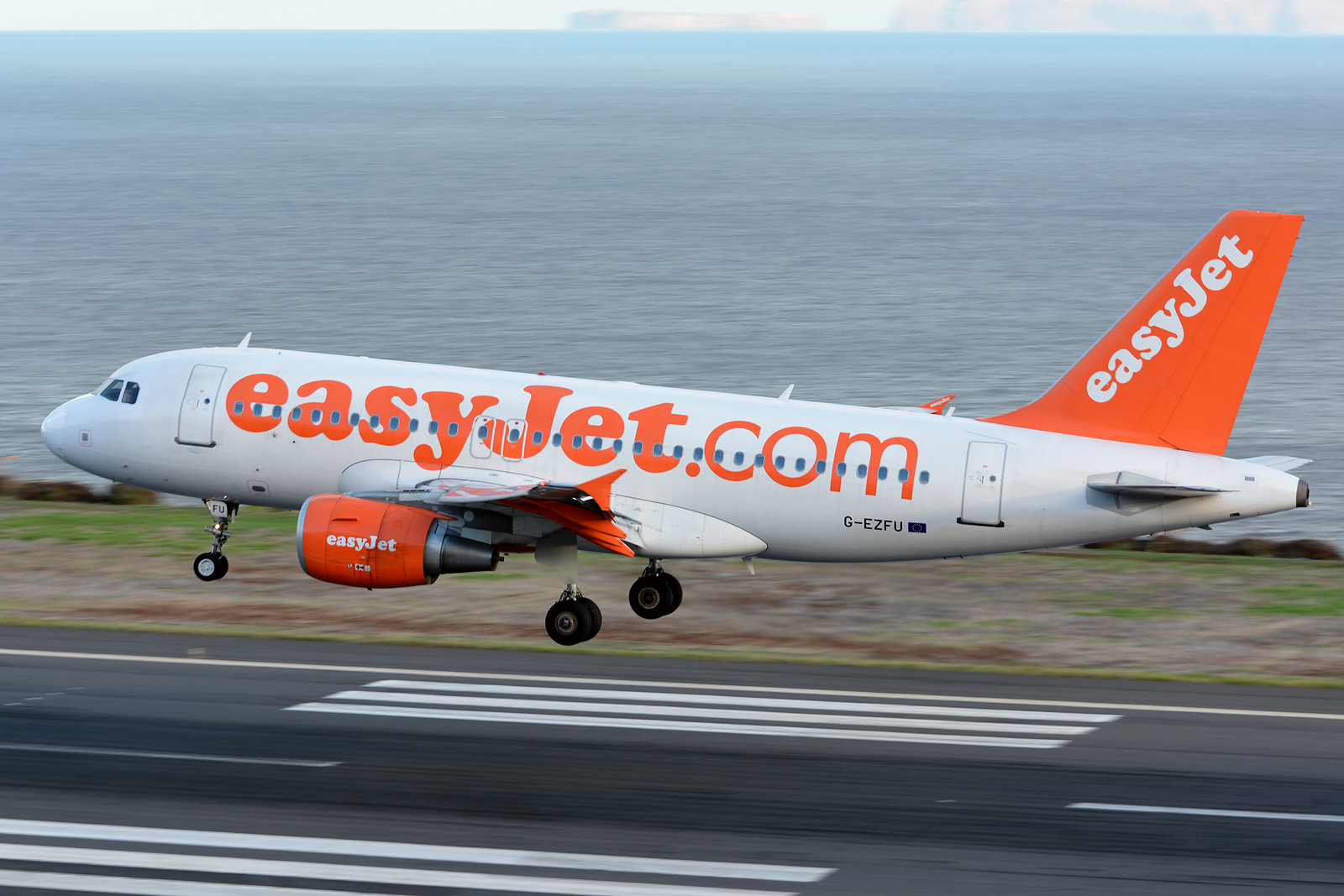 G-EZFU · Airbus A319-111 · (FNC / LPMA)
