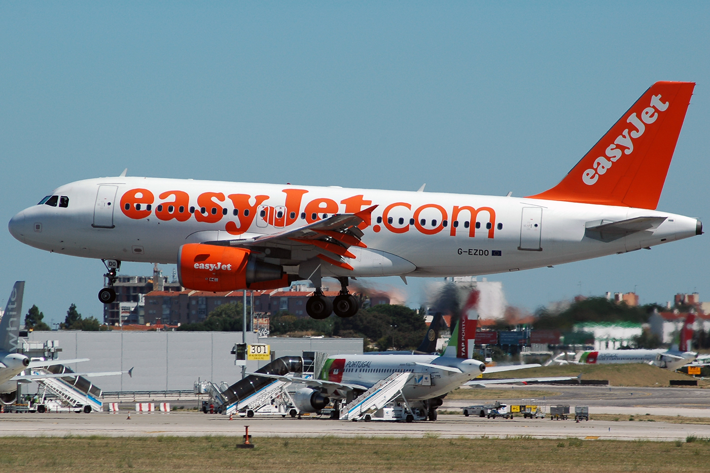 G-EZDO · Airbus A319-111 · (LIS / LPPT)