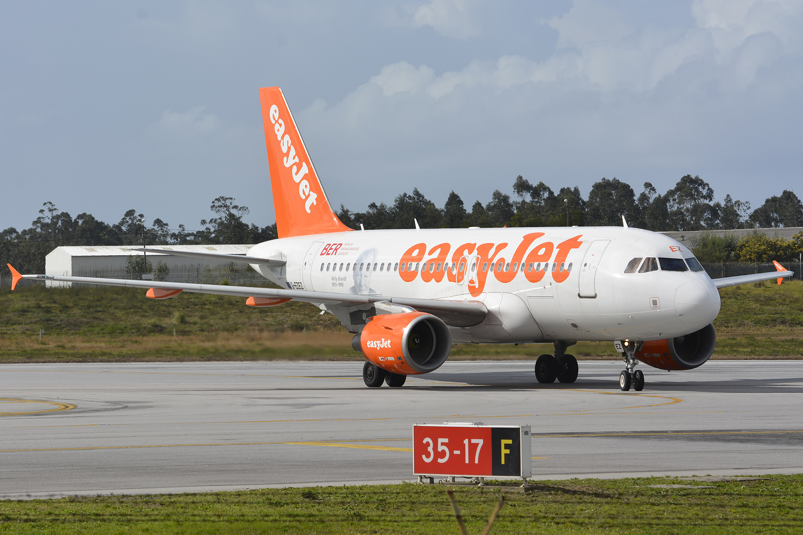 G-EZEZ · Airbus A319-111 · (OPO / LPPR)