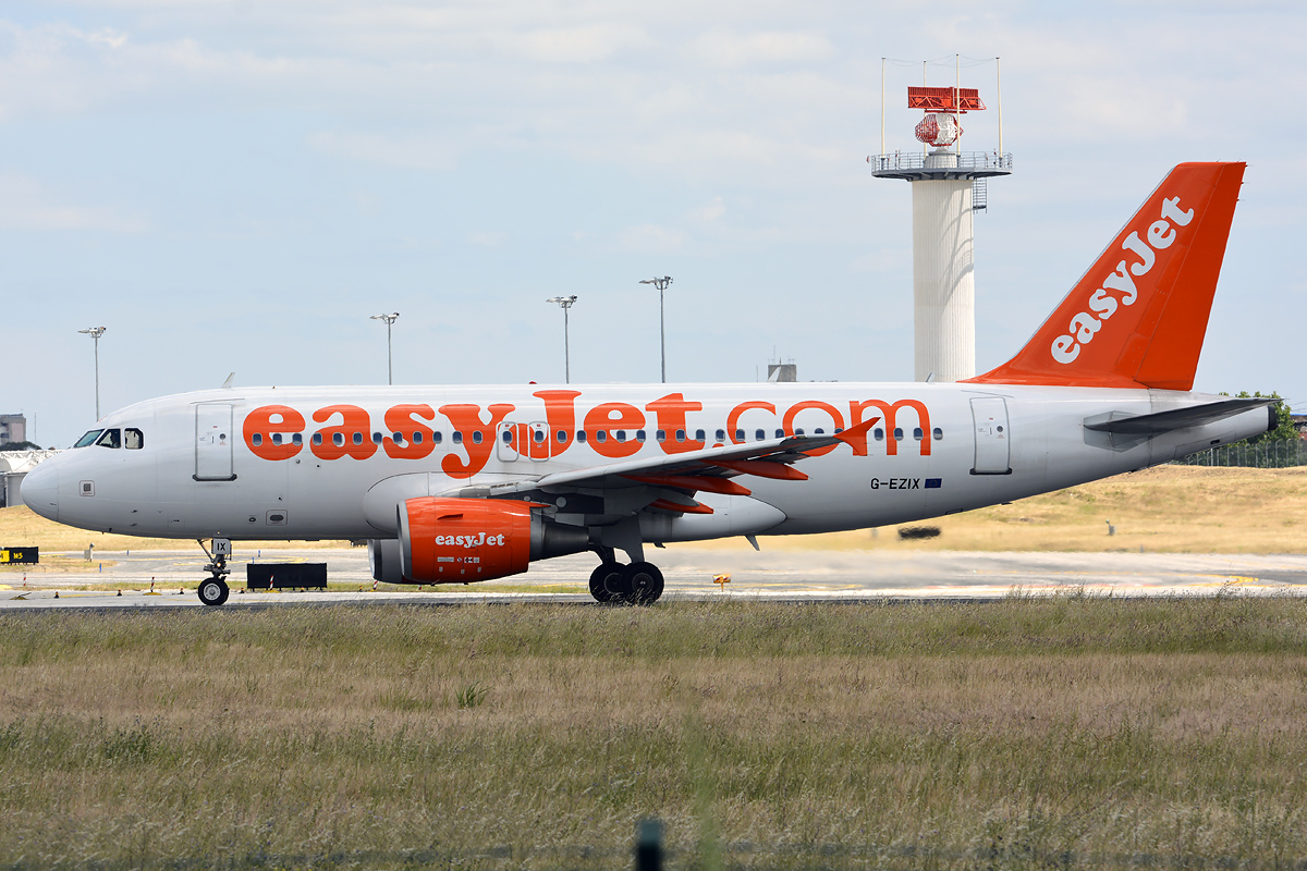 G-EZIX · Airbus A319-111 · (LIS / LPPT)
