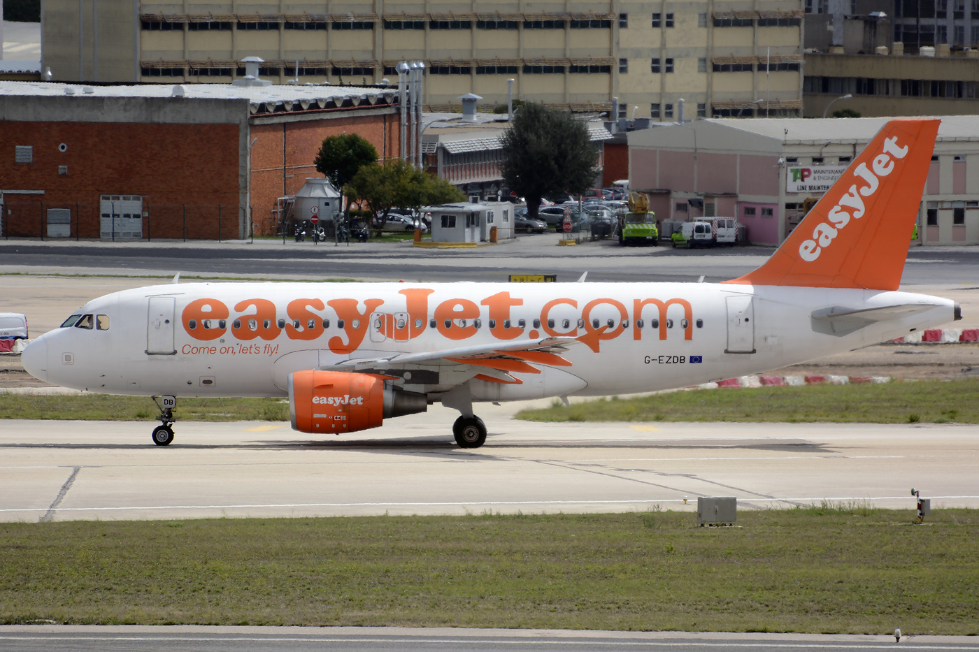 G-EZDB · Airbus A319-111 · (LIS / LPPT)