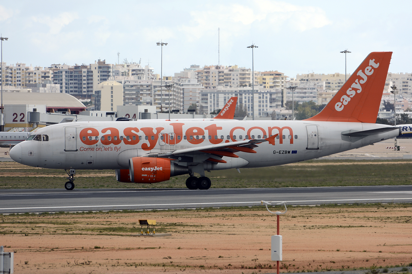 G-EZBW · Airbus A319-111 · (FAO / LPFR)