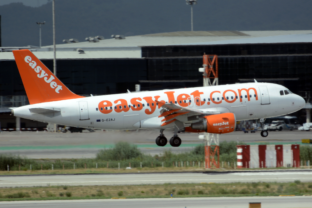 G-EZAJ · Airbus A319-111 · (BCN / LEBL)