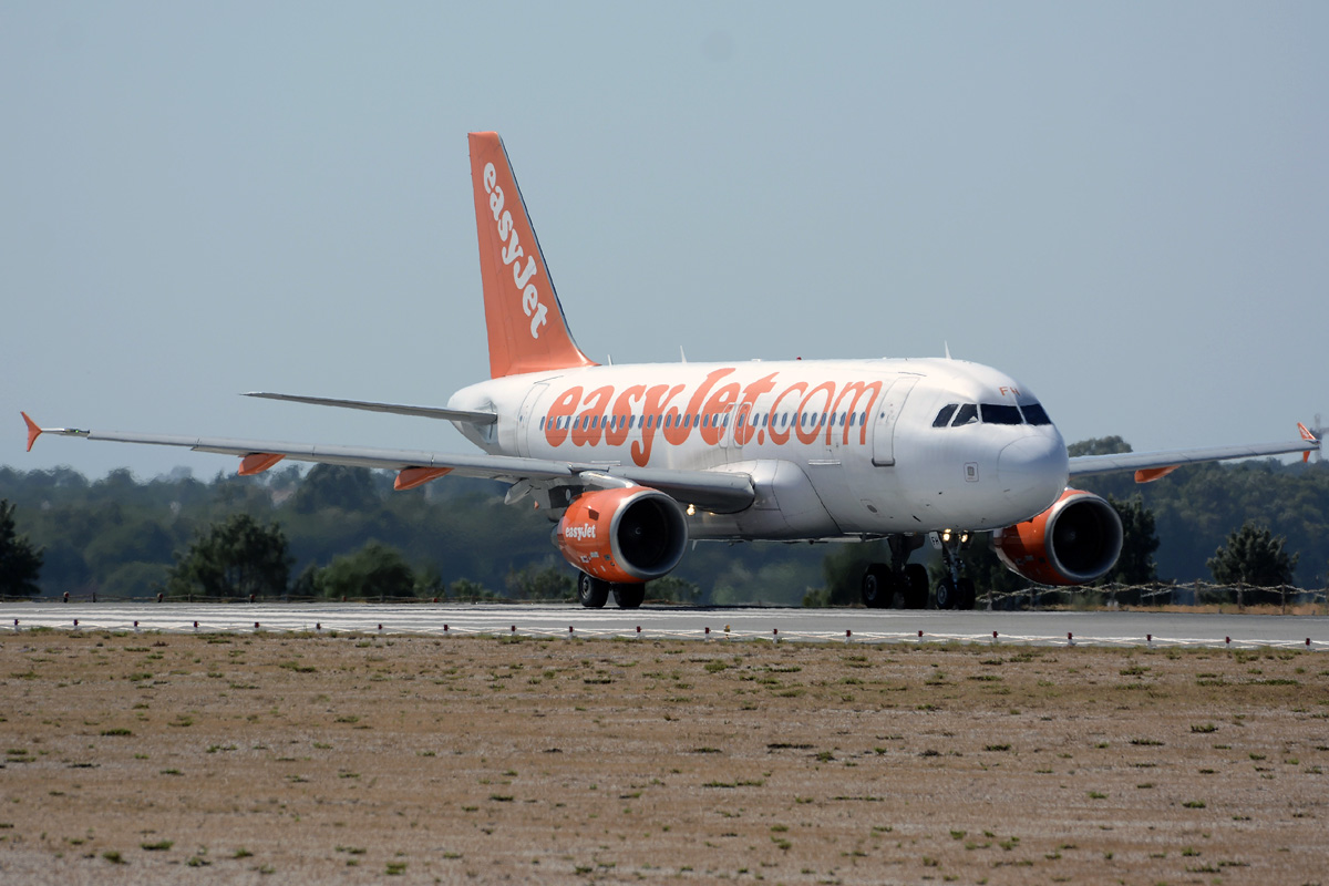 G-EZFH · Airbus A319-111 · (FAO / LPFR)