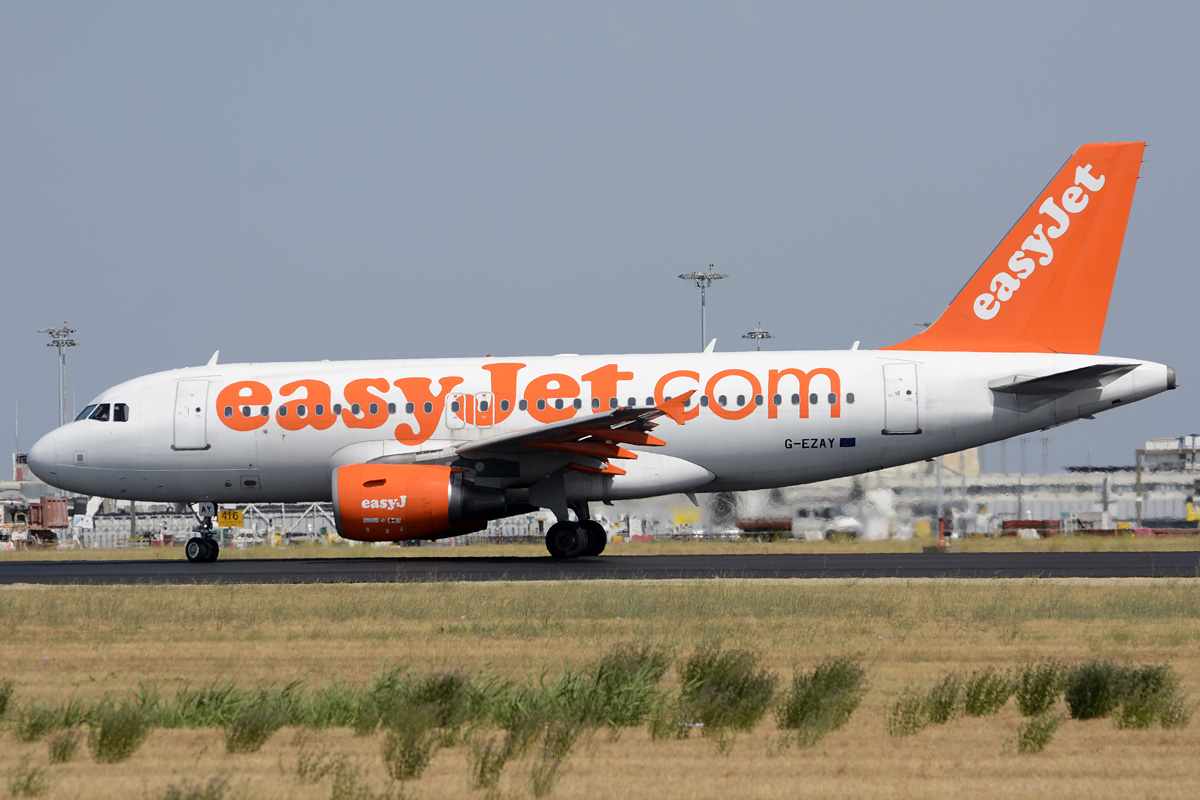 G-EZAY · Airbus A319-111 · (LIS / LPPT)