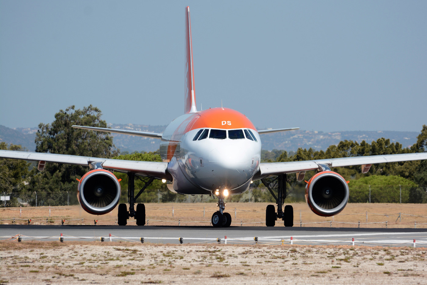 G-EZDS · Airbus A319-111 · (FAO / LPFR)