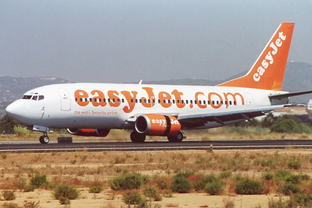G-OMUC · Boeing 737-36Q · (FAO / LPFR)
