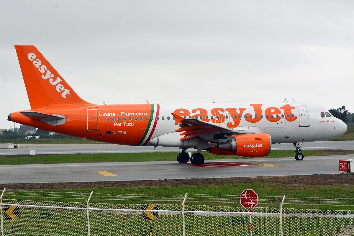 G-EZIW · Airbus A319-111 · (OPO / LPPR)