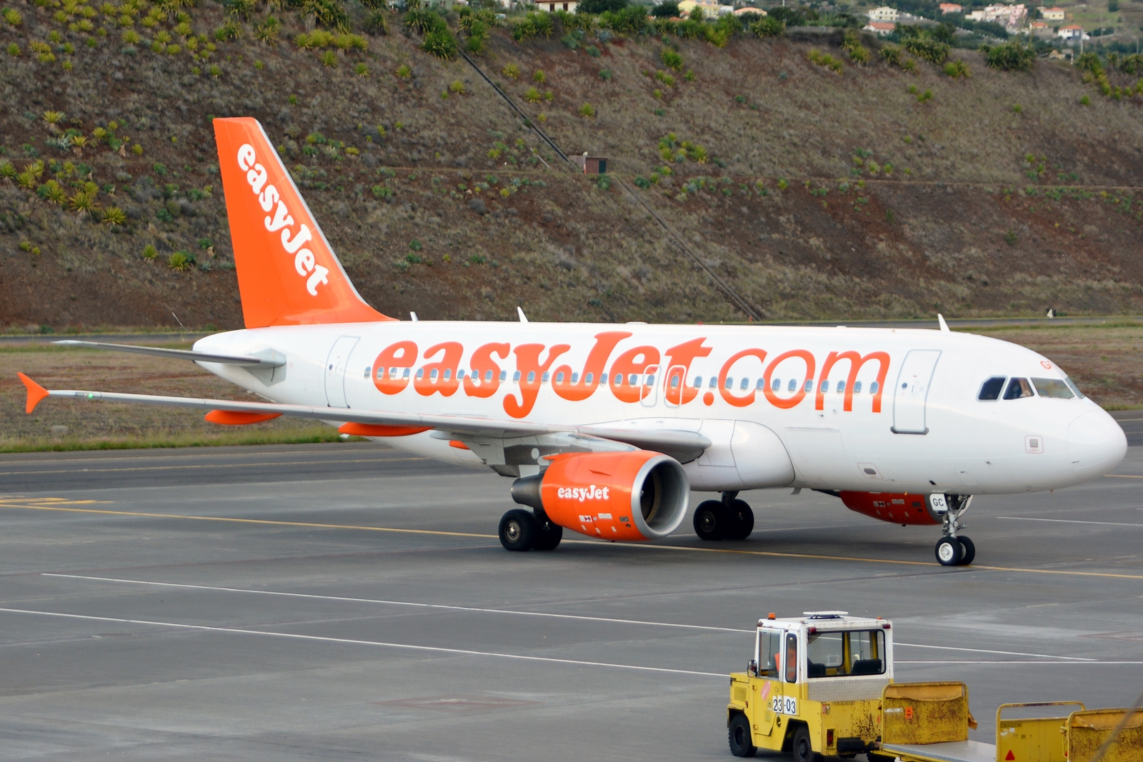 G-EZGC · Airbus A319-111 · (FNC / LPMA)