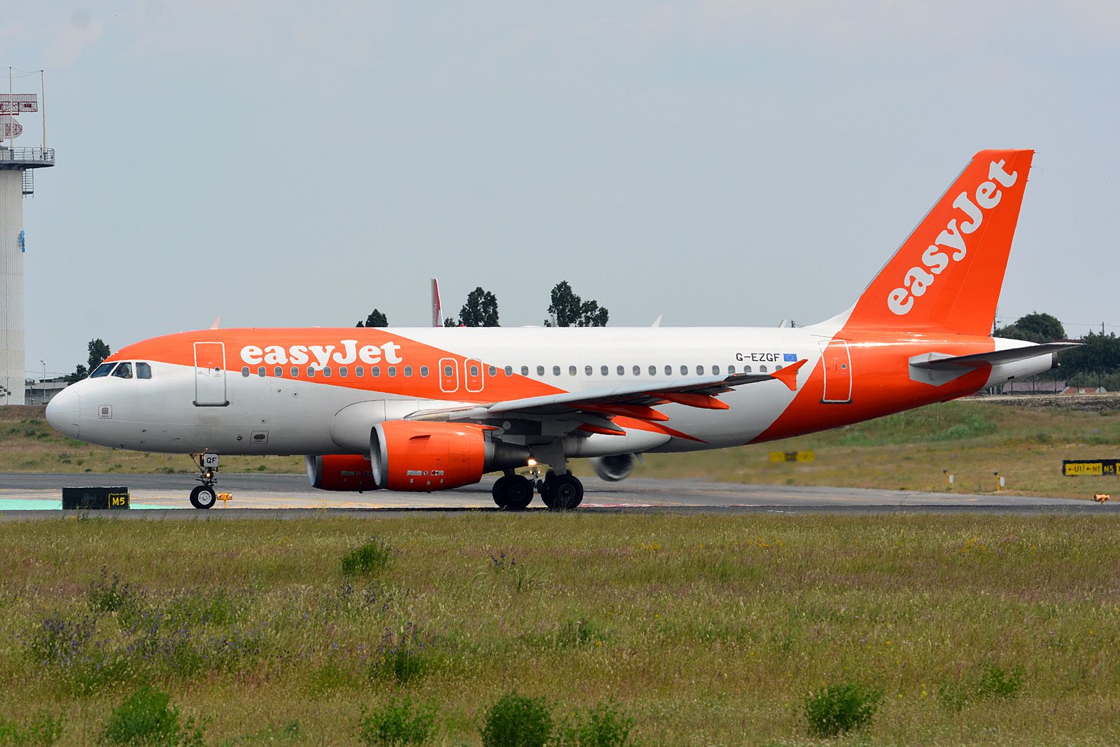 G-EZGF · Airbus A319-111 · (LIS / LPPT)