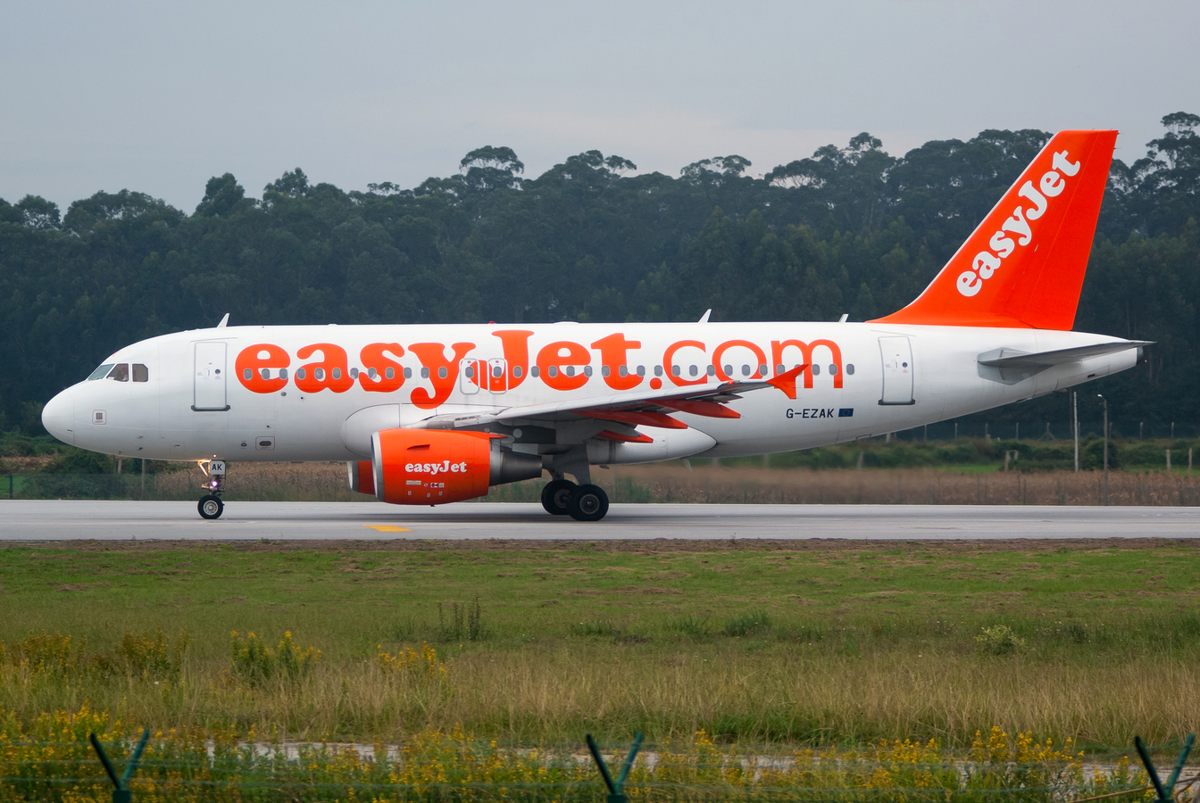 G-EZAK · Airbus A319-111 · (OPO / LPPR)