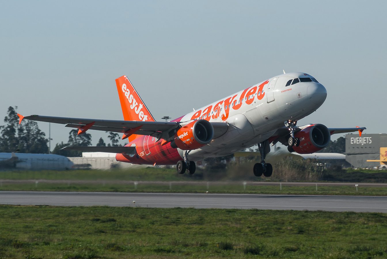 G-EZBF · Airbus A319-111 · (OPO / LPPR)