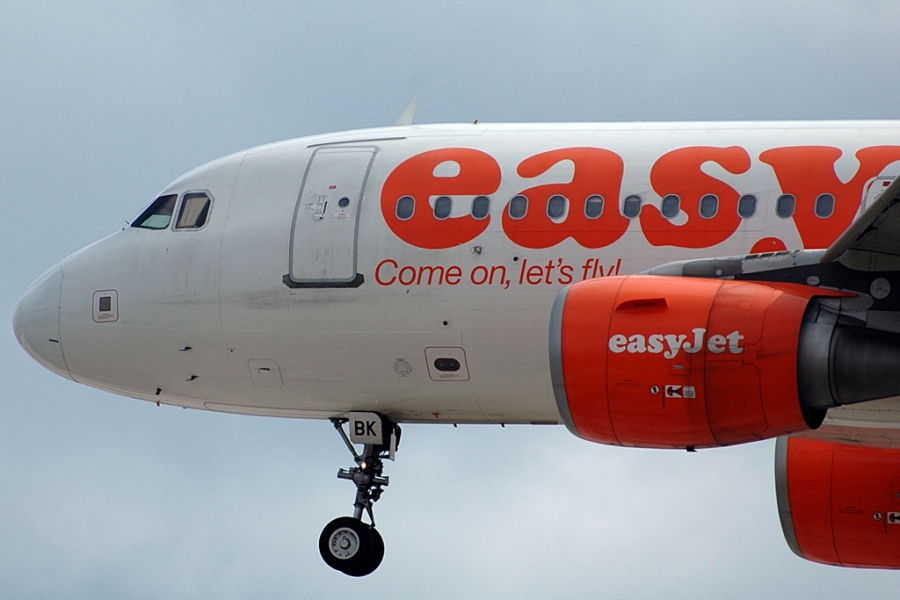 G-EZBK · Airbus A319-111 · (LIS / LPPT)