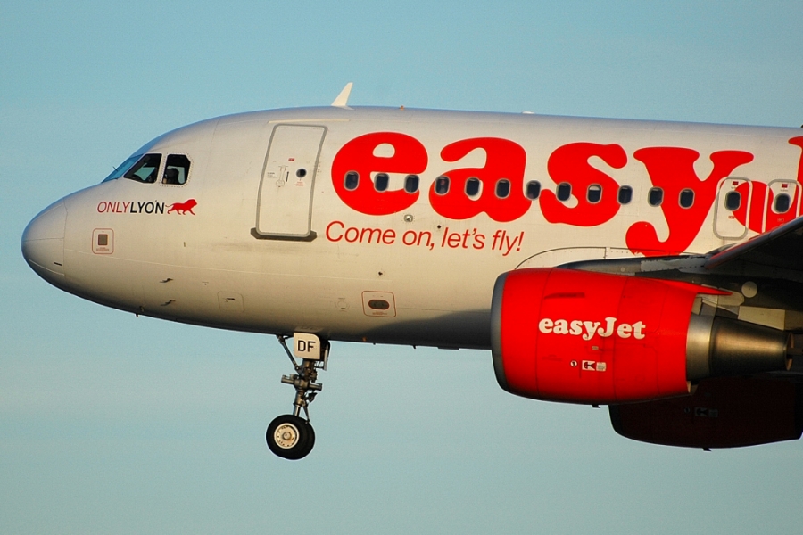 G-EZDF · Airbus A319-111 · (LIS / LPPT)