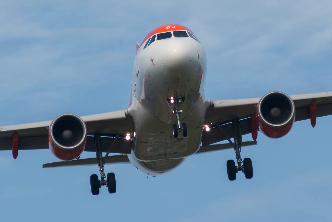 G-EZDJ · Airbus A319-111 · (OPO / LPPR)