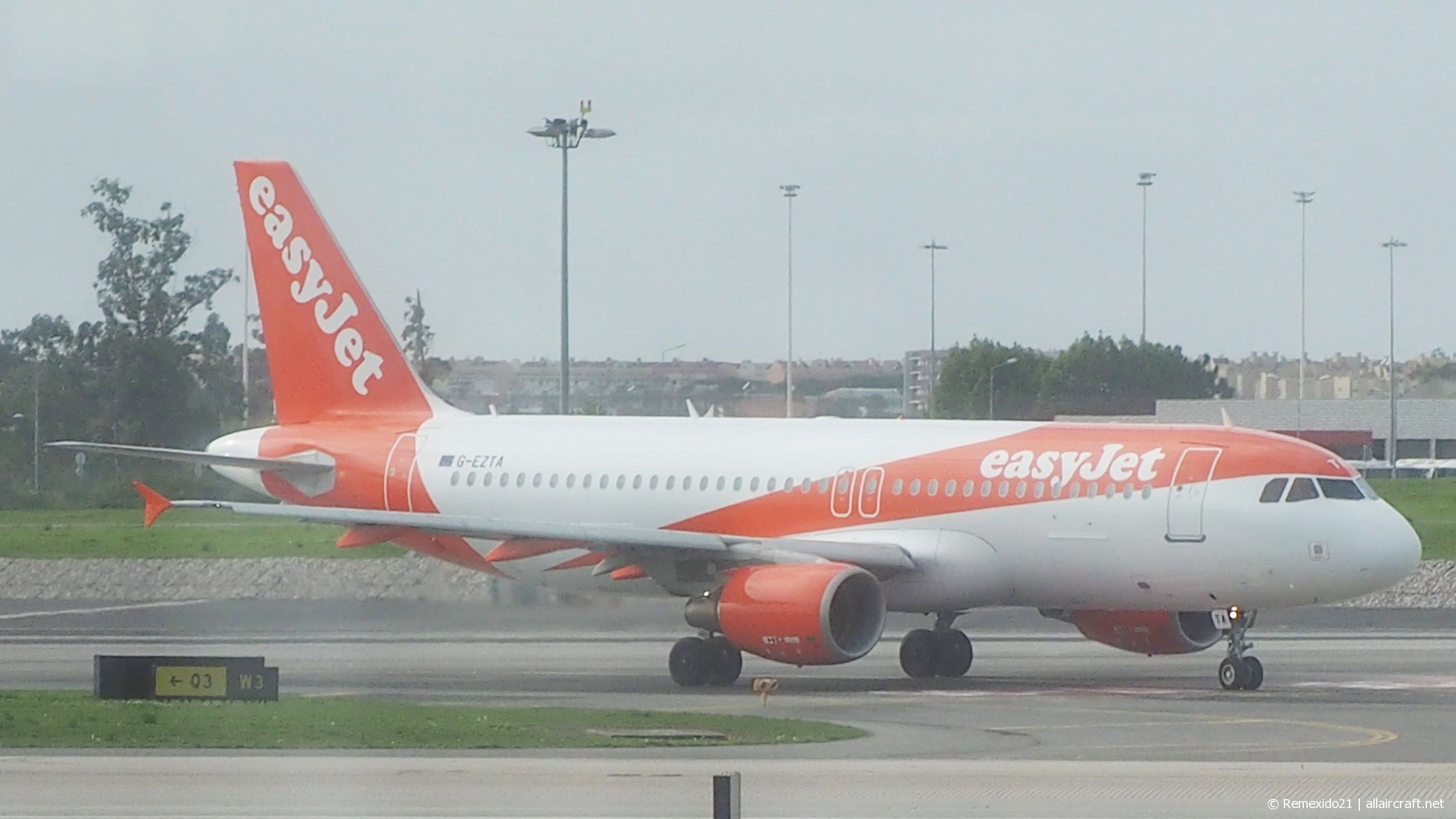 G-EZTA · Airbus A320-214 · (LIS / LPPT)