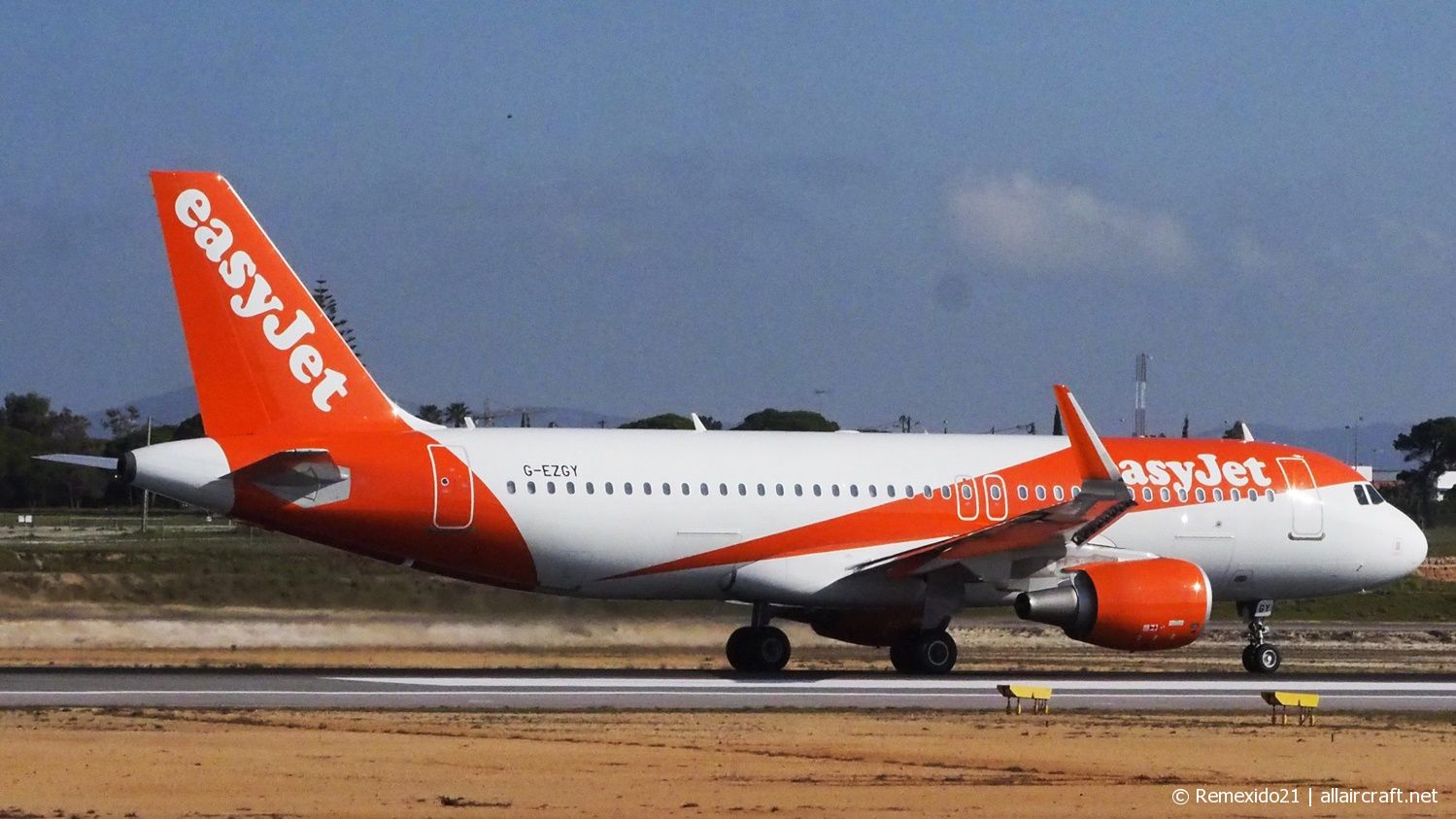 G-EZGY · Airbus A320-214(WL) · (FAO / LPFR)