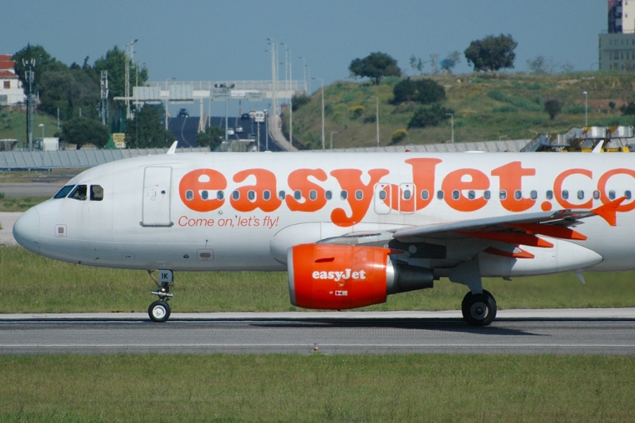 G-EZIK · Airbus A319-111 · (LIS / LPPT)