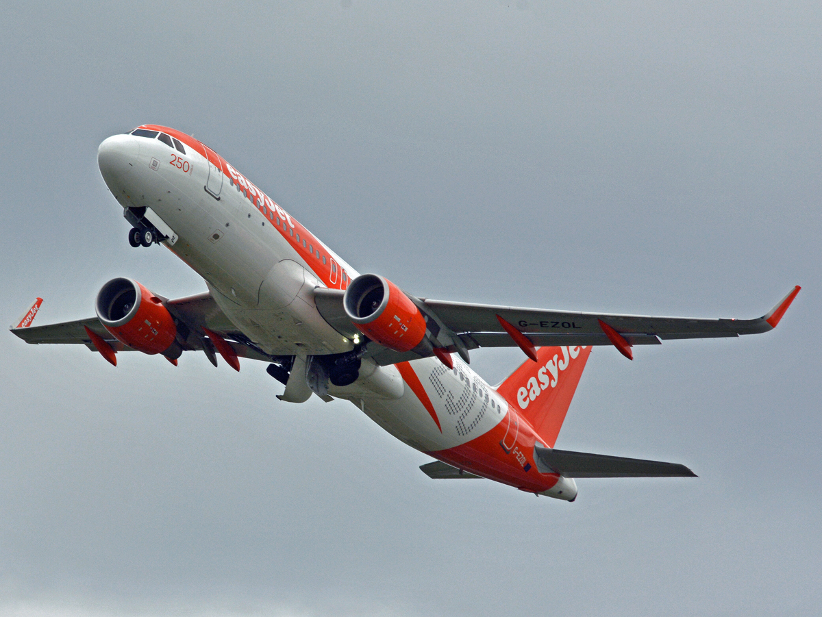 G-EZOL · Airbus A320-214(WL) · (CPH / EKCH)