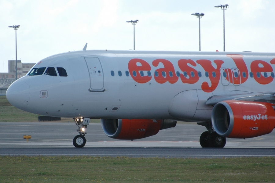 G-EZTT · Airbus A320-214 · (LIS / LPPT)