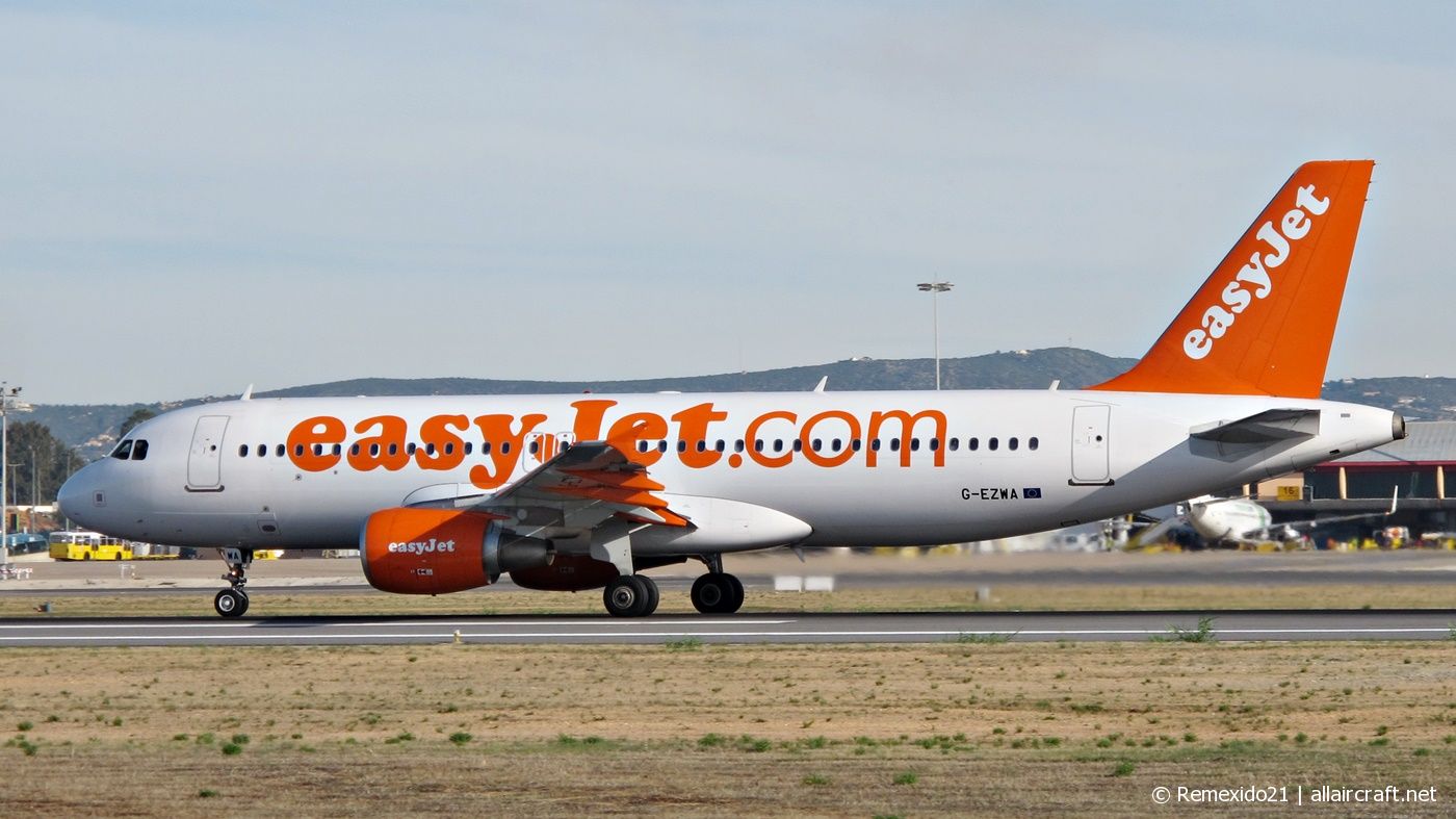 G-EZWA · Airbus A320-214 · (FAO / LPFR)