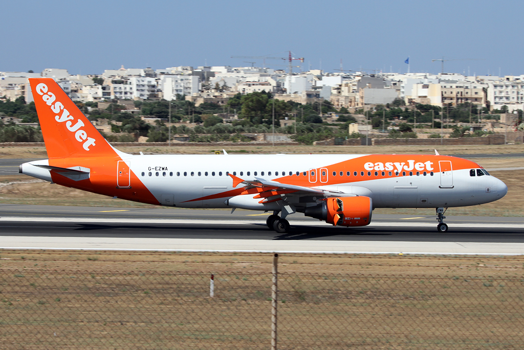 G-EZWA · Airbus A320-214 · MLA / LMML
