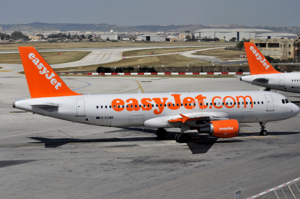 G-EZWB · Airbus A320-214 · (MLA / LMML)