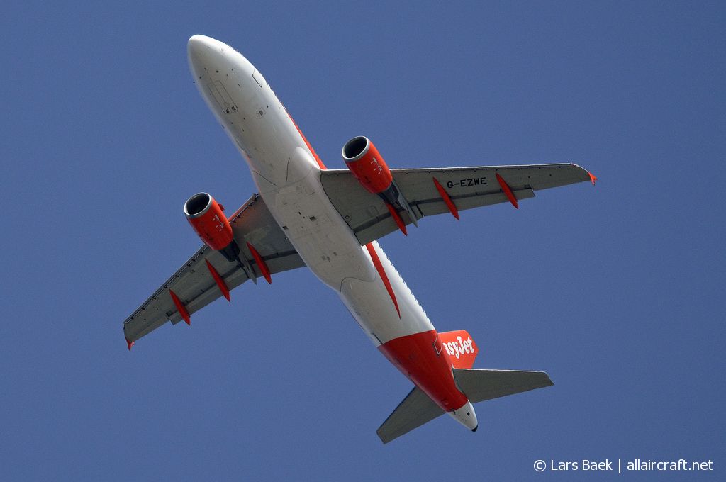G-EZWE · Airbus A320-214 · (MLA / LMML)