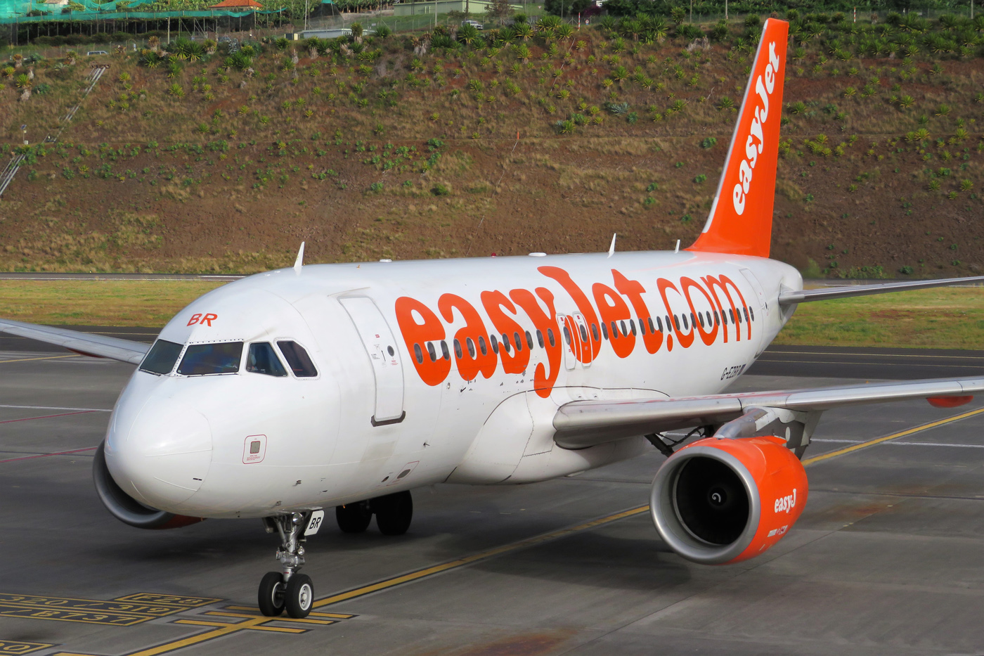 G-EZBR · Airbus A319-111 · (FNC / LPMA)