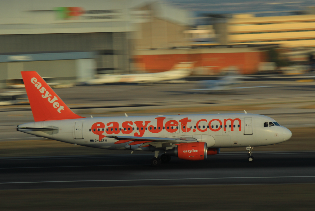 G-EZFN · Airbus A319-111 · (LIS / LPPT)