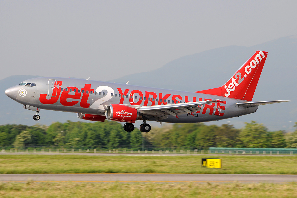 G-CELB · Boeing 737-377 · (BGY  /LIME)