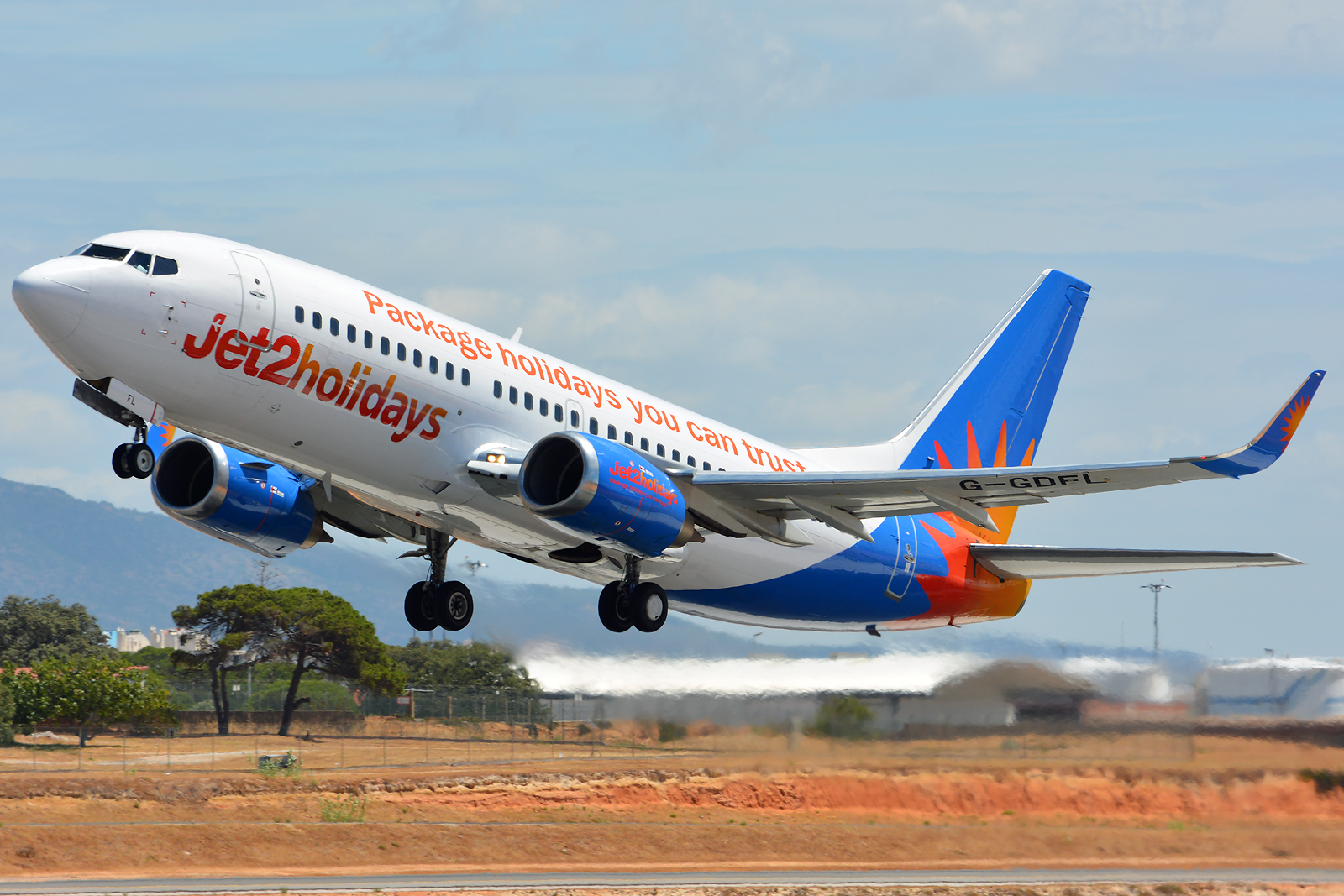 G-GDFL · Boeing 737-36N(WL) · (FAO / LPFR)