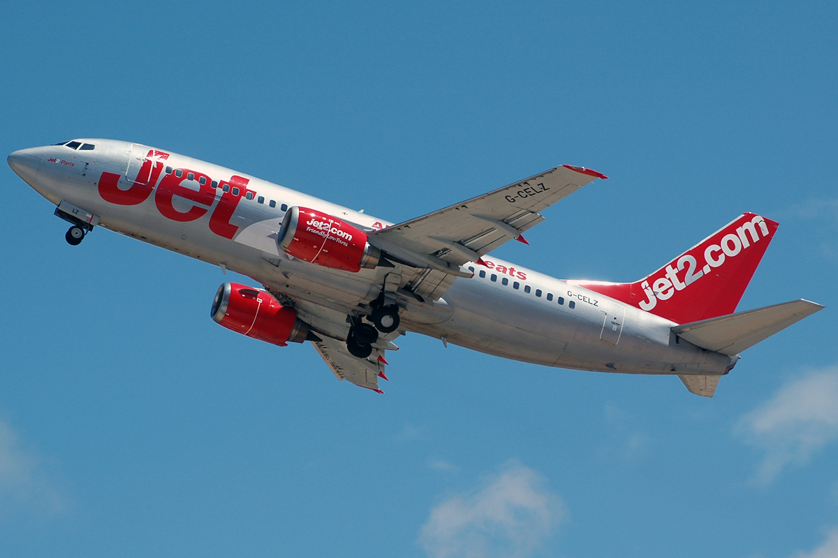 G-CELZ · Boeing 737-377 · (FAO / LPFR)