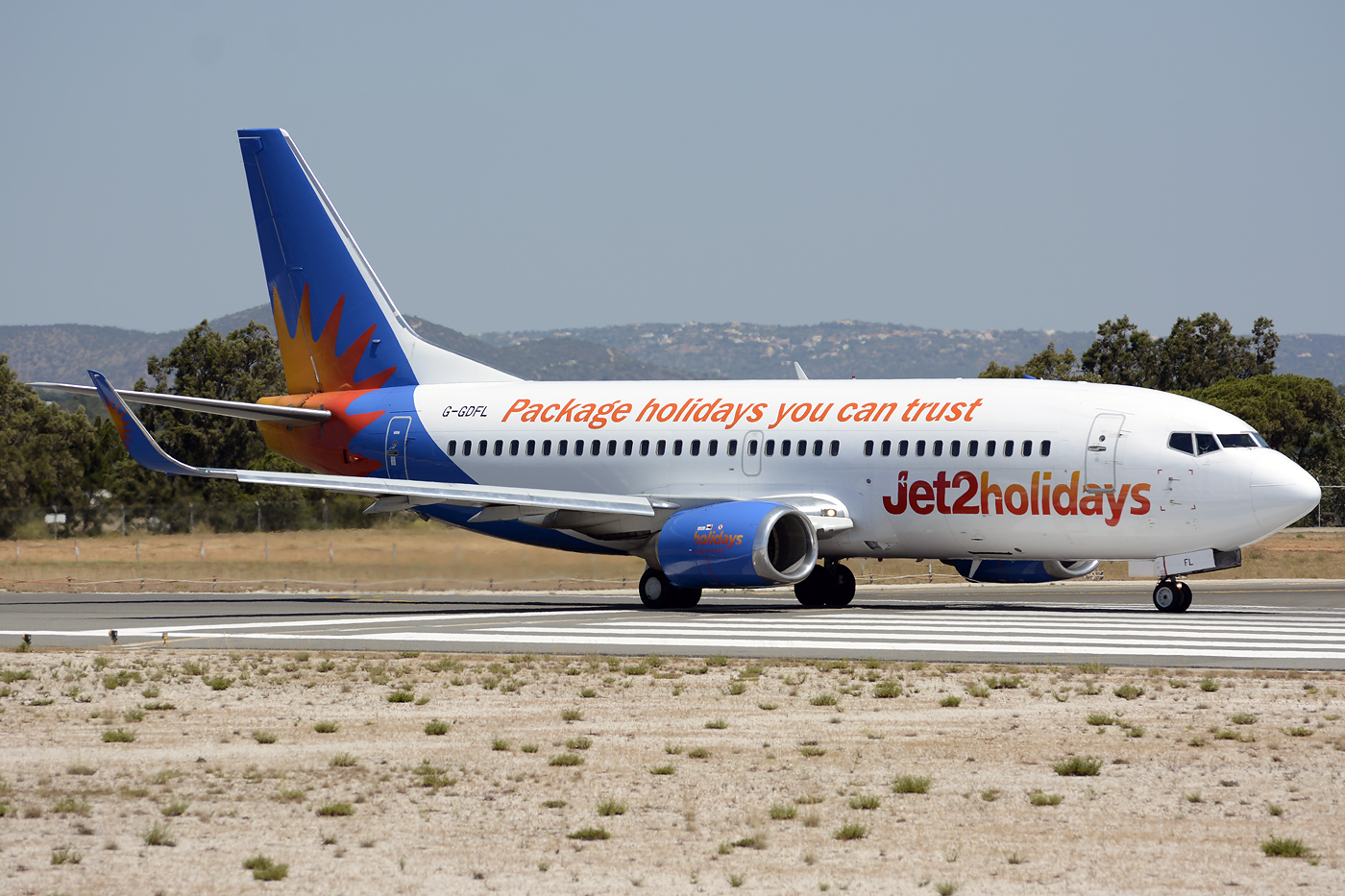 G-GDFL · Boeing 737-36N(WL) · (FAO / LPFR)