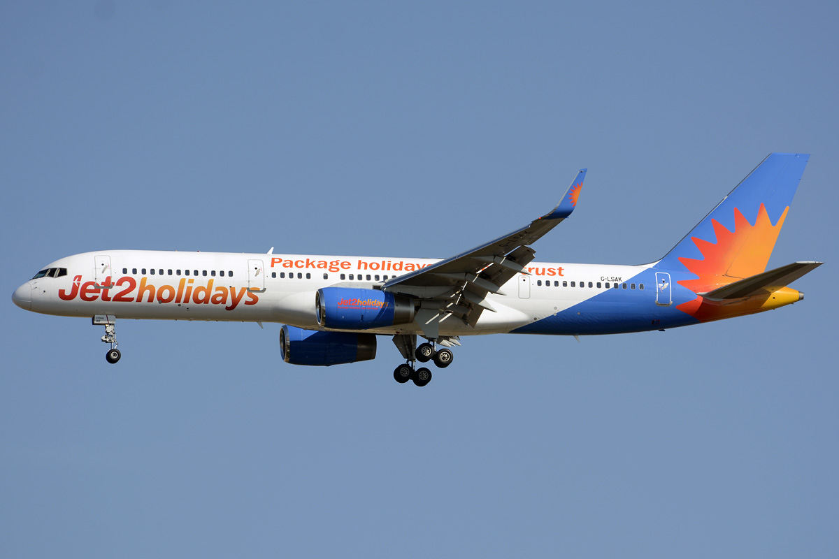 G-LSAC · Boeing 757-23A(WL) · (IBZ / LEIB)