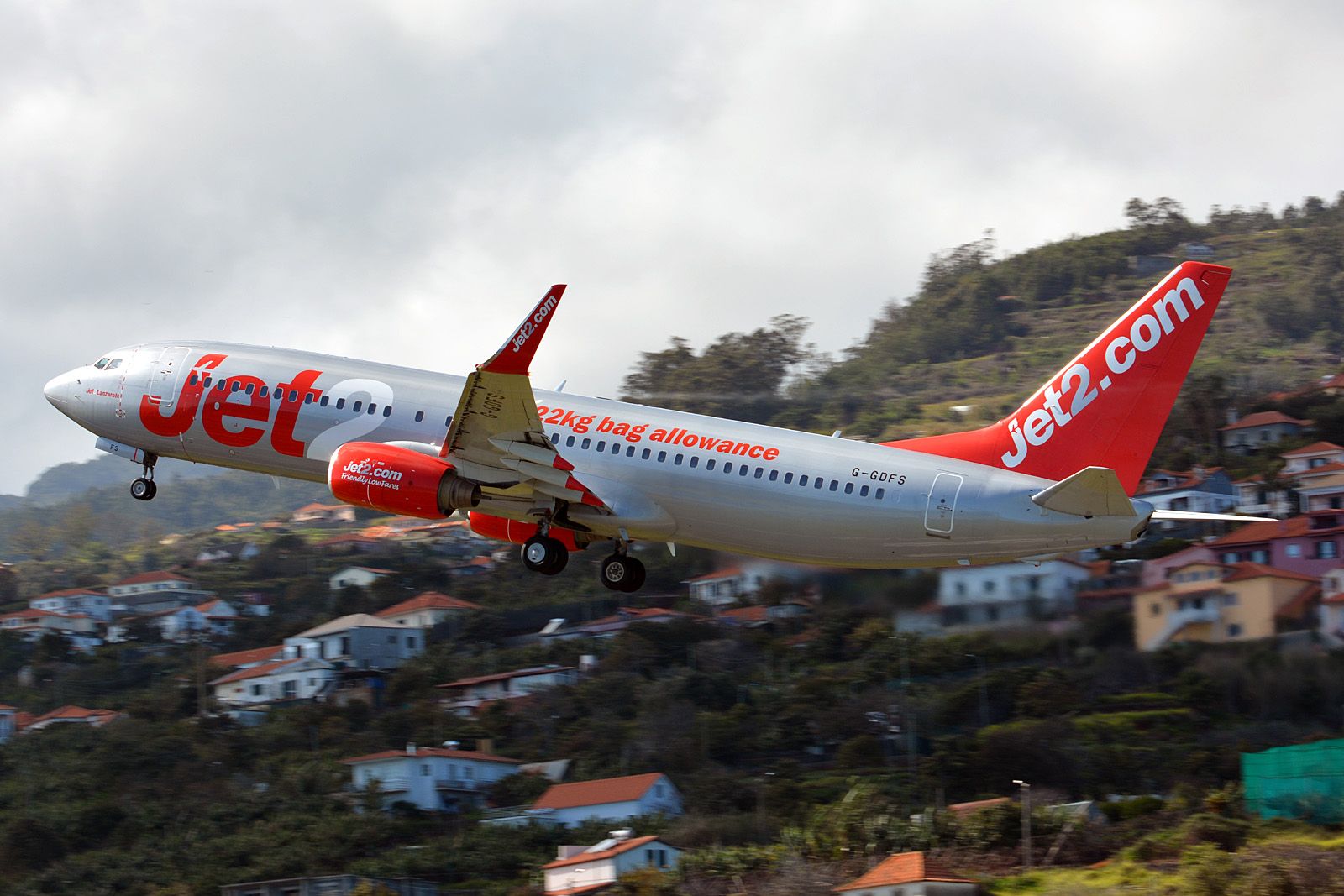 G-GDFS · Boeing 737-86N(WL) · (FNC / LPMA)