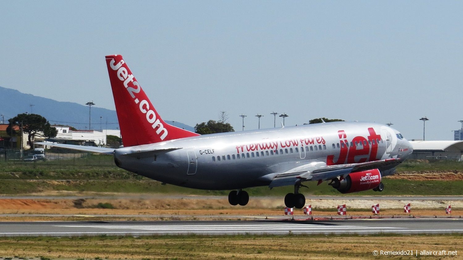 G-CELF · Boeing 737-377 · (FAO / LPFR)