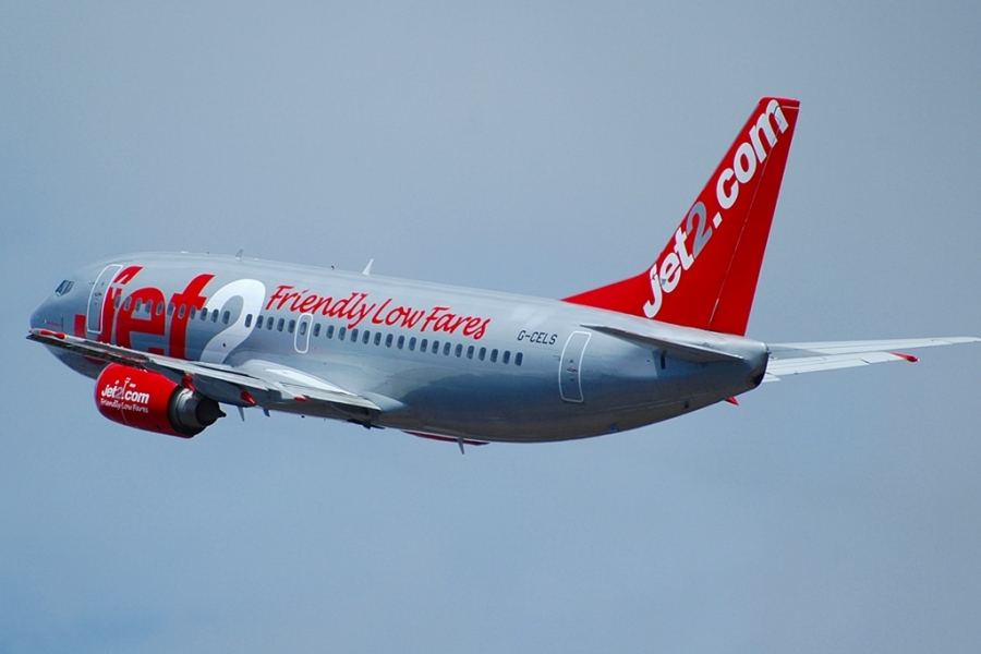 G-CELS · Boeing 737-377 · (FNC / LPMA)