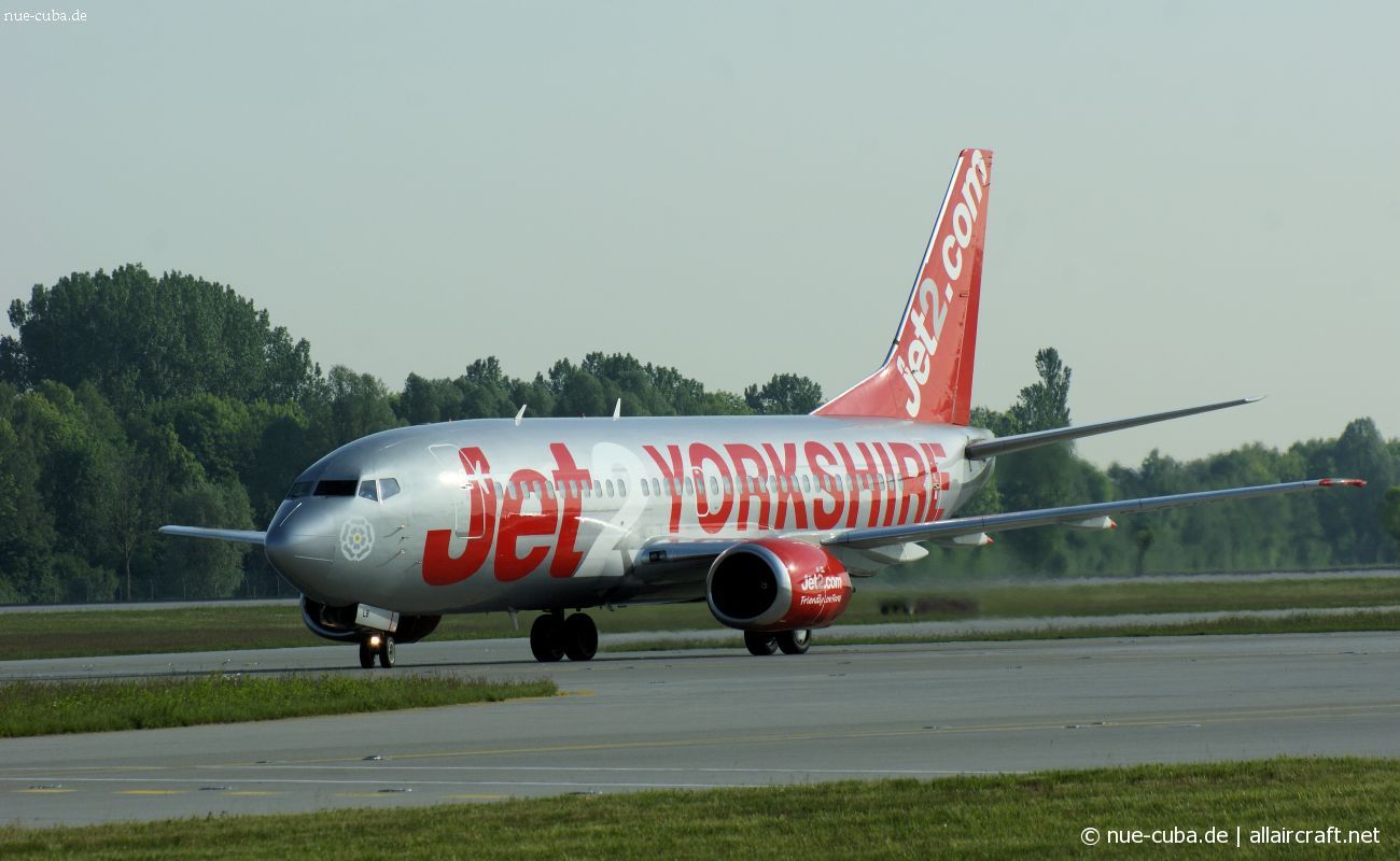 G-CELB · Boeing 737-377 · (MUC / EDDM)