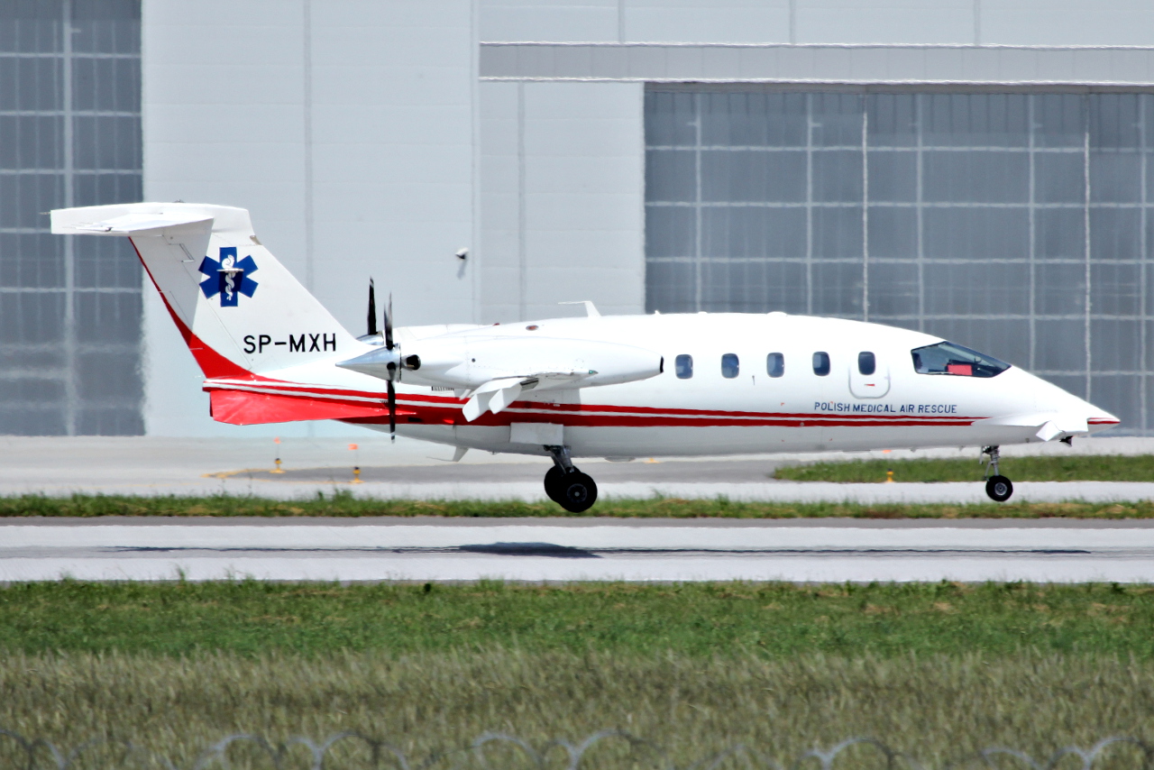 SP-MXH · Piaggio P-180 Avanti · (RZE / EPRZ)