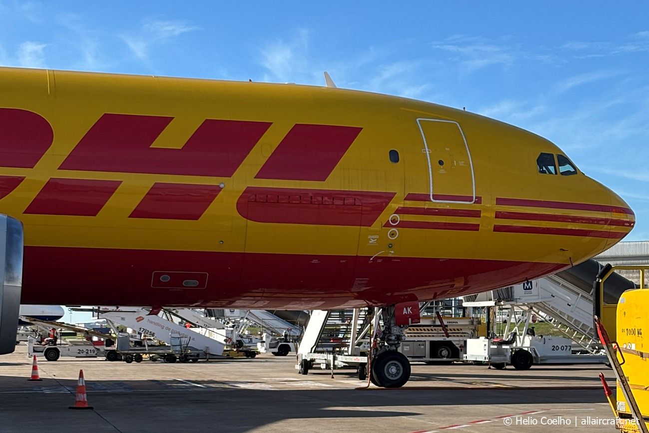 D-AEAK · Airbus A300B4-622R(F) · (LIS / LPPT)