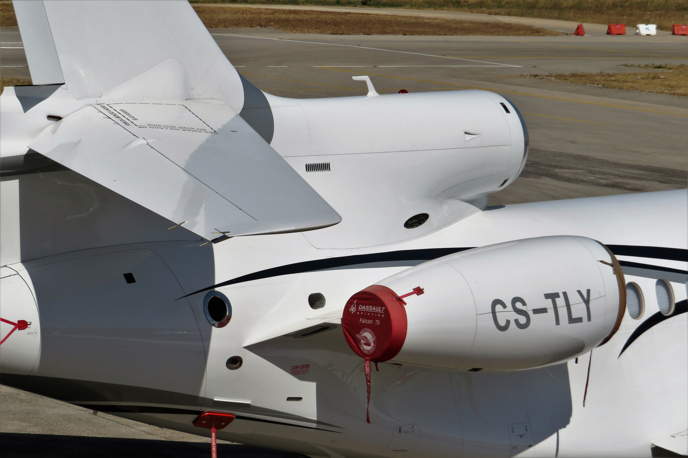 CS-TLY · Dassault Falcon 7X · (LPCS)
